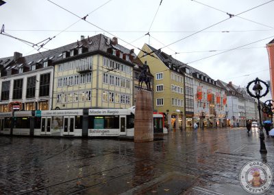 Calle Kaiser-Joseph-Straße y fuente Bertoldsbrunnen.